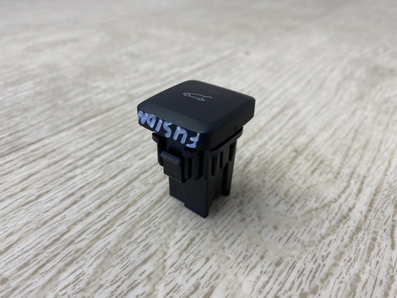 Кнопка открывания багажника внутренняя FUSION 14- 2015 CD4 1.5 HDTX