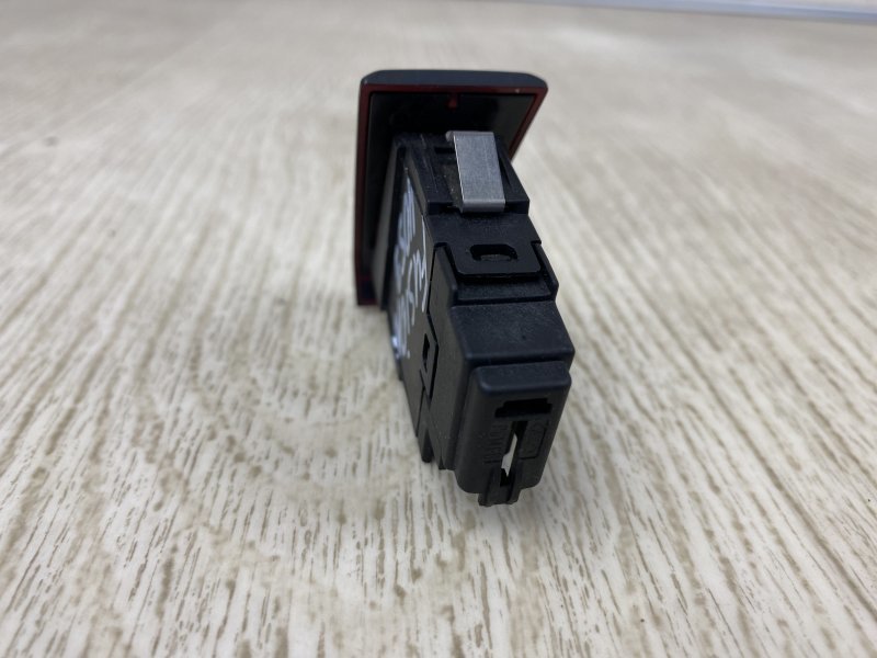 Кнопка аварийной сигнализации FUSION 14- 2015 CD4 1.5 HDTX