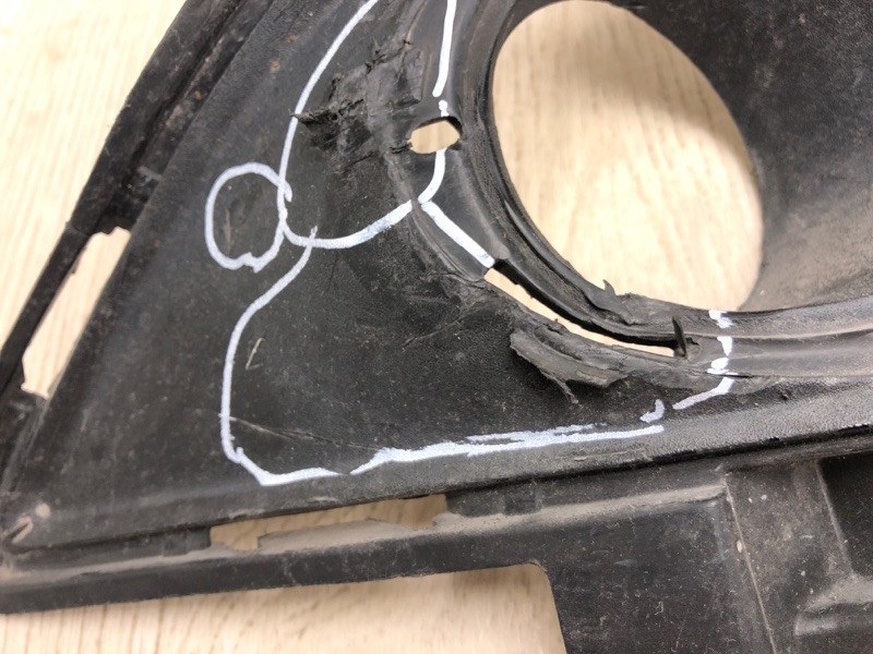 Накладка противотуманной фары правая FUSION 14- 2013 CD4 C20HDTX