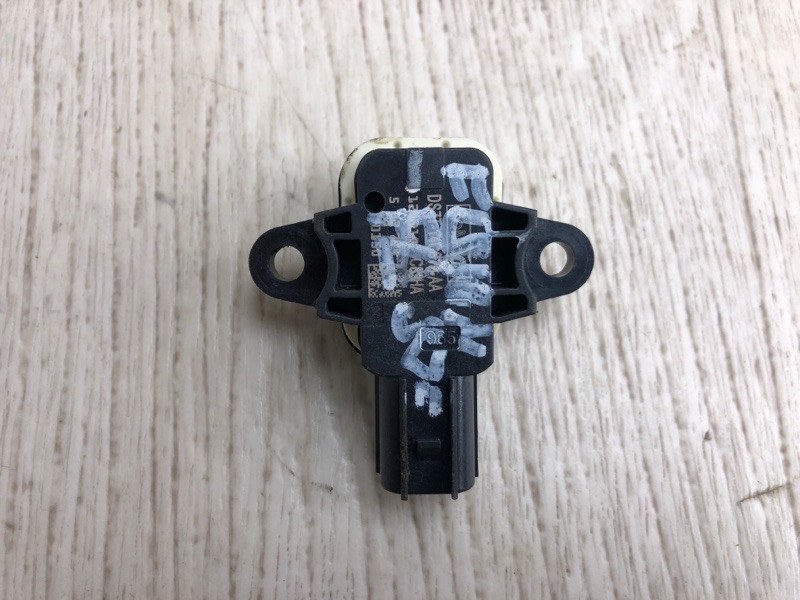 Запчасть датчик удара FORD FUSION 14- 2013 CD4 C20HDTX H2GZ-14B345-A Б/У Датчик удара FORD FUSION 14- 2013 CD4 C20HDTX H2GZ-14B345-A Б/У