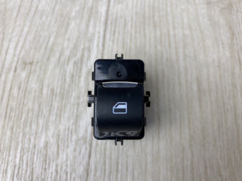 Запчасть кнопка стеклоподъемника задняя FORD FUSION 14- 2014 CD4 C20HDTX DG9Z-14529-AB Б/У Кнопка стеклоподъемника задняя FORD FUSION 14- 2014 CD4 C20HDTX DG9Z-14529-AB Б/У