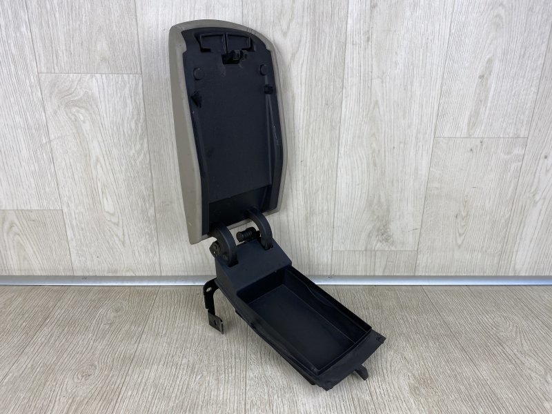 Подлокотник ESCAPE 12-19 2017 TM2 1.5 M9MA