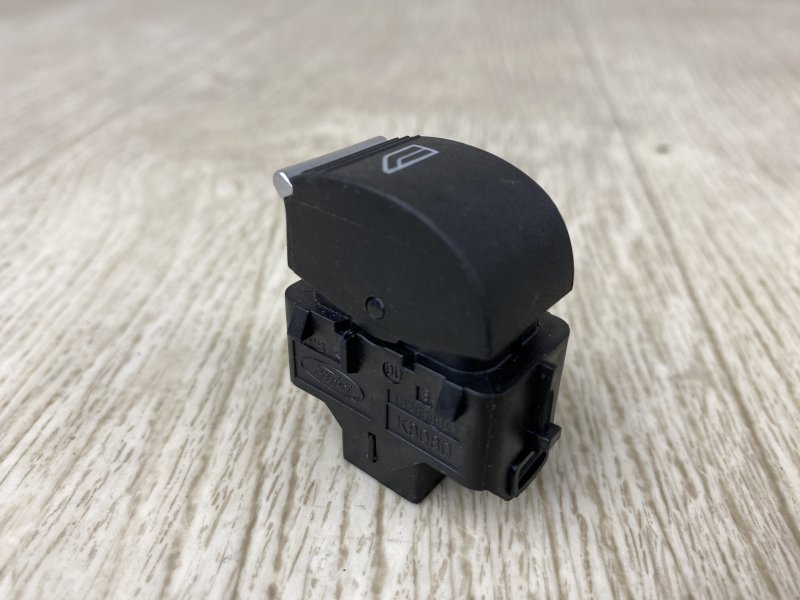 Кнопка стеклоподъемника FORD ESCAPE 12-19 TM2 1.5 M9MA Кнопка стеклоподъемника FORD ESCAPE 12-19 TM2 1.5 M9MA