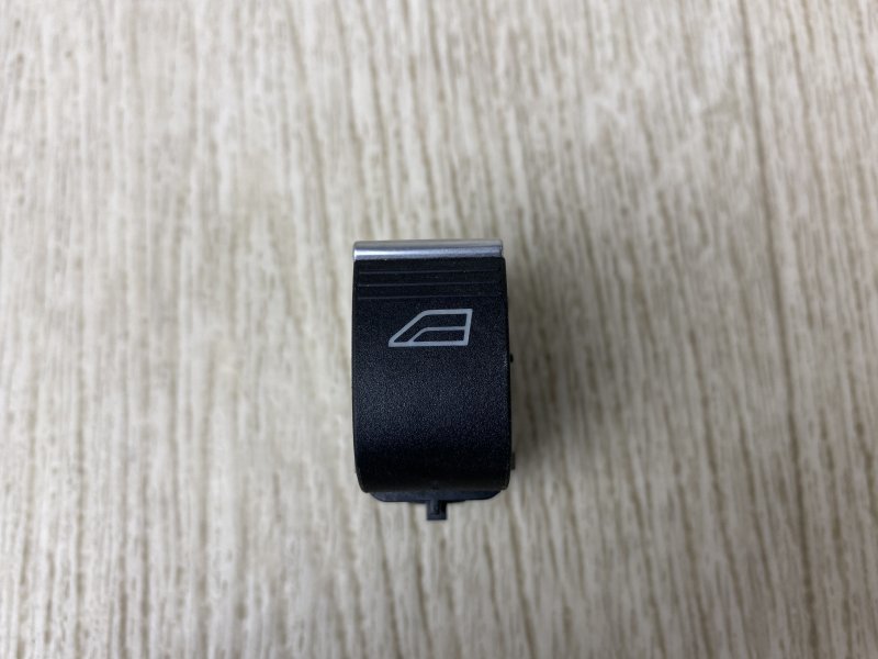 Запчасть кнопка стеклоподъемника FORD ESCAPE 12-19 2017 TM2 1.5 M9MA F1EZ-1452-9A Б/У Кнопка стеклоподъемника FORD ESCAPE 12-19 2017 TM2 1.5 M9MA F1EZ-1452-9A Б/У