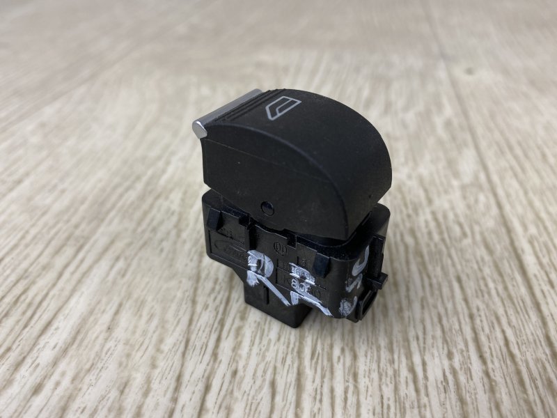 Кнопка стеклоподъемника FORD ESCAPE 12-19 TM2 1.5 M9MA Кнопка стеклоподъемника FORD ESCAPE 12-19 TM2 1.5 M9MA