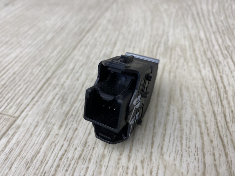 Кнопка стеклоподъемника ESCAPE 12-19 2017 TM2 1.5 M9MA Кнопка стеклоподъемника ESCAPE 12-19 2017 TM2 1.5 M9MA