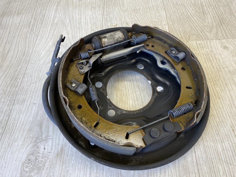 Запчасть тормозной механизм левый FORD FOCUS 10-18 2014 BK 2.0 XQDA CP9Z-2212-A Б/У Тормозной механизм левый FORD FOCUS 10-18 2014 BK 2.0 XQDA CP9Z-2212-A Б/У