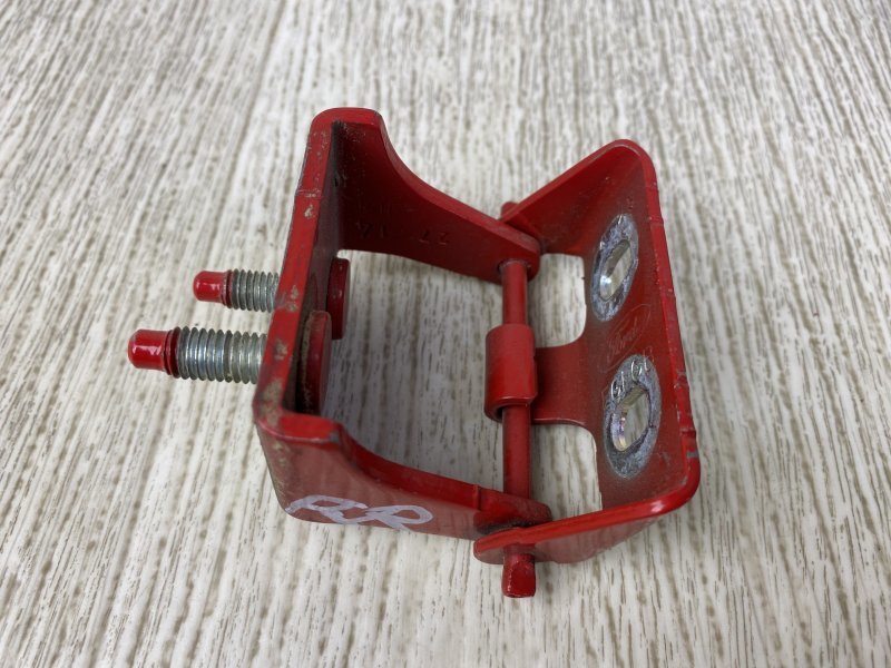 Запчасть петля крышки багажника левая FORD FOCUS 10-18 2014 BK 2.0 XQDA CP9Z-5842901-A Б/У Петля крышки багажника левая FORD FOCUS 10-18 2014 BK 2.0 XQDA CP9Z-5842901-A Б/У