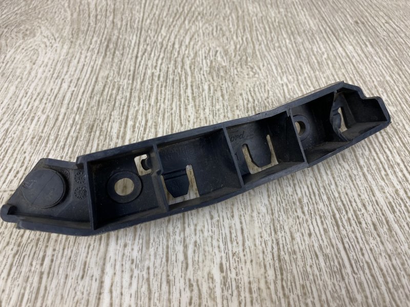 Кронштейн переднего бампера (на крыле) левый FORD FOCUS 10-18 BK 2.0 XQDA