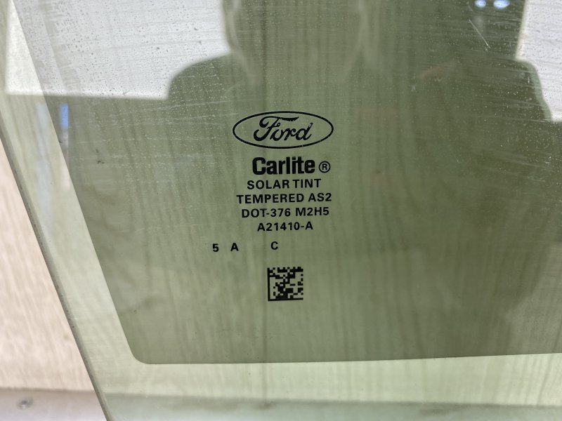 Стекло двери переднее правое FOCUS 10-18 2015 CB8 2.0 XQDA