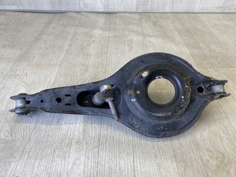 Рычаг задней подвески поперечный нижний FORD FOCUS 10-18 CB8 2.0 XQDA