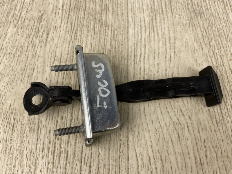 Запчасть ограничитель двери задний FORD FOCUS 10-18 2015 CB8 2.0 XQDA CP9Z-5827204-A Б/У Ограничитель двери задний FORD FOCUS 10-18 2015 CB8 2.0 XQDA CP9Z-5827204-A Б/У