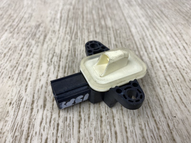 Запчасть датчик удара FORD FOCUS 10-18 2015 CB8 2.0 XQDA CP9Z-14B345-A Б/У Датчик удара FORD FOCUS 10-18 2015 CB8 2.0 XQDA CP9Z-14B345-A Б/У