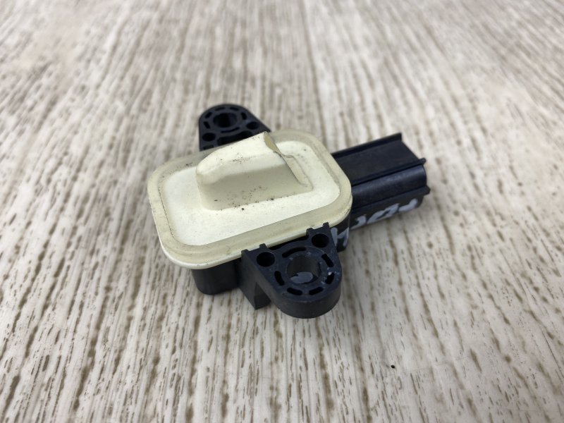 Датчик удара FOCUS 10-18 2015 CB8 2.0 XQDA Датчик удара FOCUS 10-18 2015 CB8 2.0 XQDA