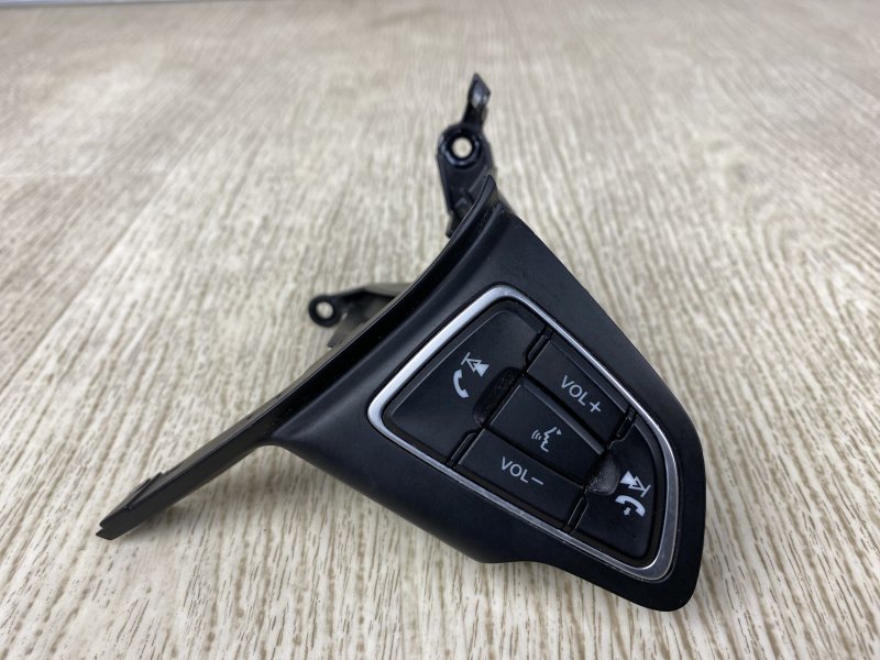 Запчасть кнопки на руль правые FORD FOCUS 10-18 2015 CB8 2.0 XQDA F1EZ-9C888-C Б/У Кнопки на руль правые FORD FOCUS 10-18 2015 CB8 2.0 XQDA F1EZ-9C888-C Б/У