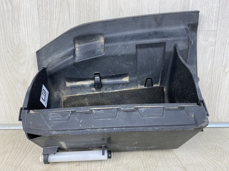 Бардачок FOCUS 10-18 2016 CB8 2.0 XQDA