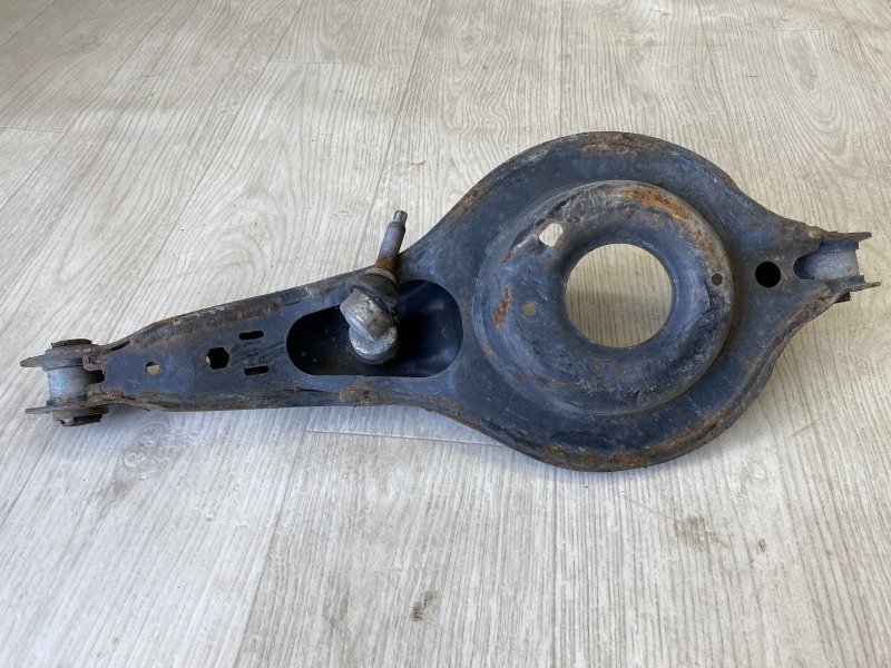 Рычаг задней подвески поперечный нижний FORD FOCUS 10-18 CB8 2.0 XQDA