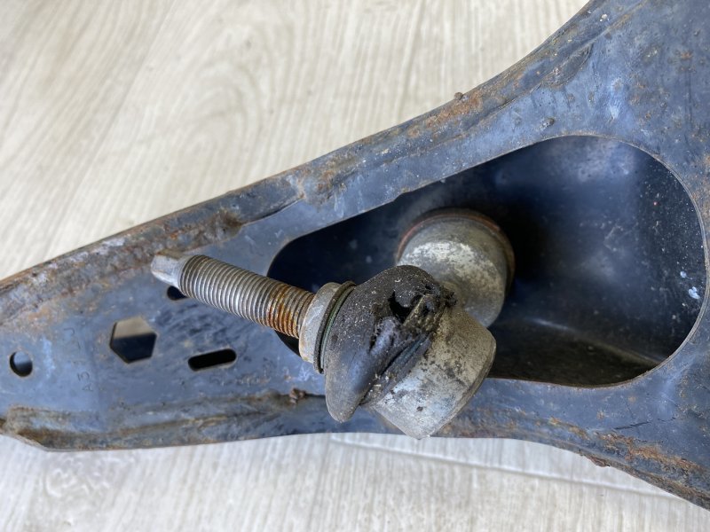 Рычаг задней подвески поперечный нижний FOCUS 10-18 2015 CB8 2.0 XQDA