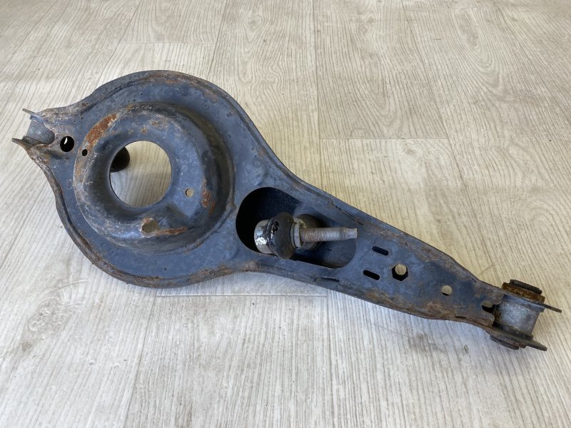 Рычаг задней подвески поперечный нижний FORD FOCUS 10-18 CB8 2.0 XQDA