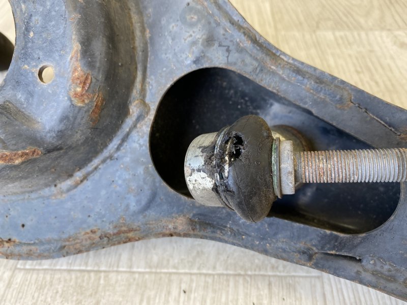 Рычаг задней подвески поперечный нижний FOCUS 10-18 2015 CB8 2.0 XQDA