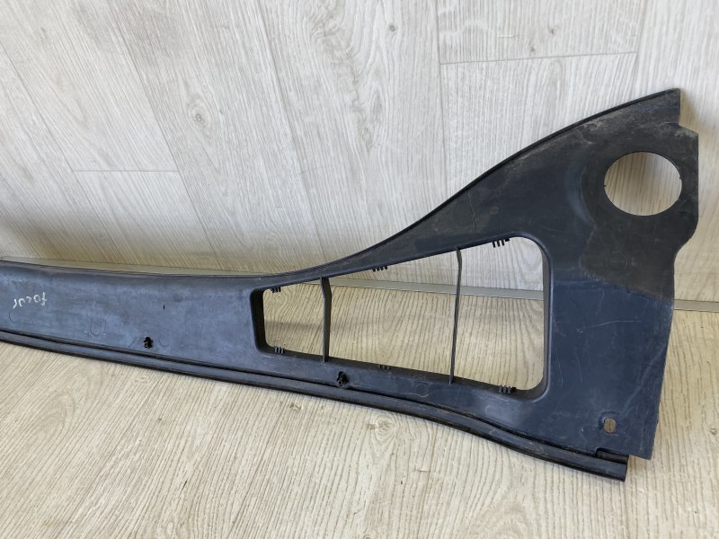 Пластик под лобовое стекло / Жабо FORD FOCUS 10-18 CB8 2.0 XQDA