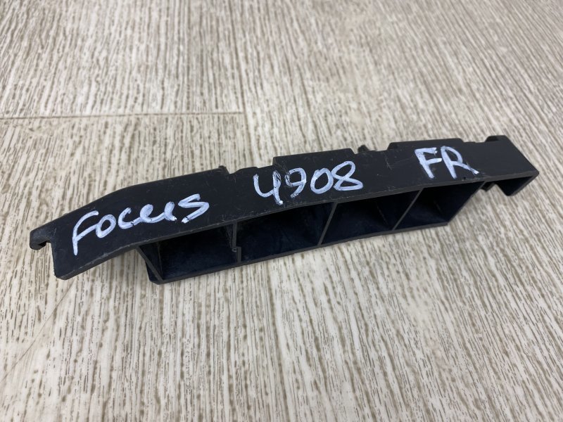 Кронштейн переднего бампера (на крыле) правый FORD FOCUS 10-18 2015 CB8 2.0 XQDA CP9Z-17C94-7A Б/У