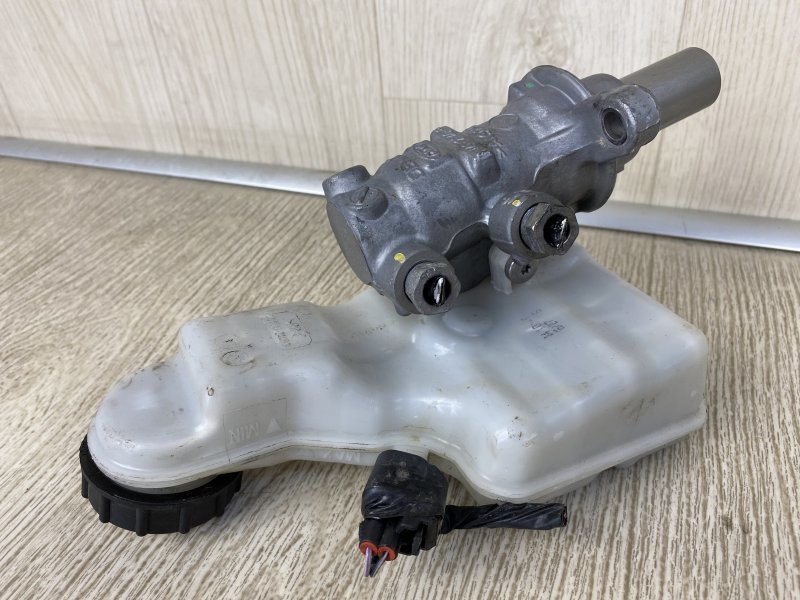 Главный тормозной цилиндр FOCUS 10-18 2015 CB8 2.0 XQDA Главный тормозной цилиндр FOCUS 10-18 2015 CB8 2.0 XQDA