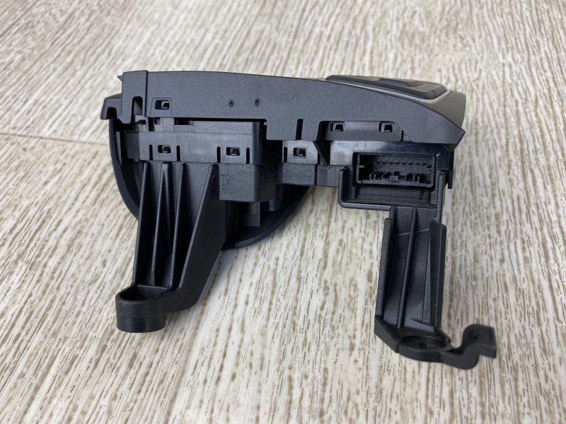 Кнопки на руль FORD FOCUS 10-18 CB8 2.0 XQDA