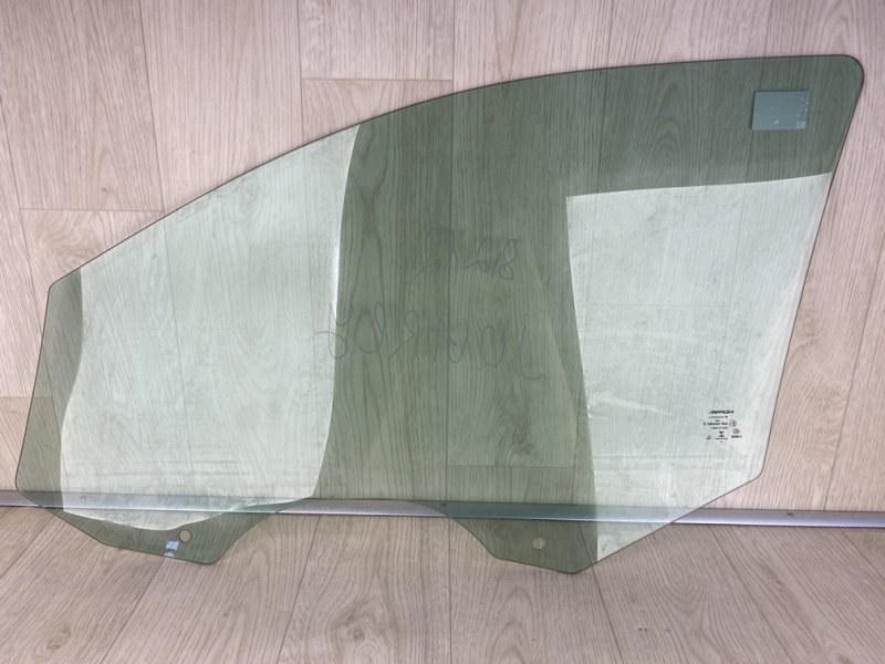 Стекло двери переднее правое JOURNEY 08-20 2013 JC 2.4 ED3