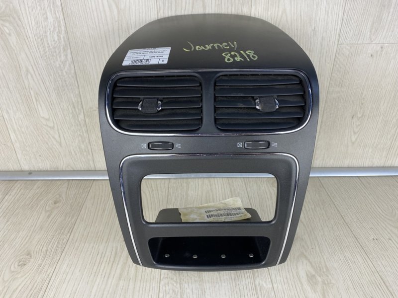 Накладка торпедо под магнитолу DODGE JOURNEY 08-20 2013 JC 2.4 ED3 1RE271XPAE Б/У