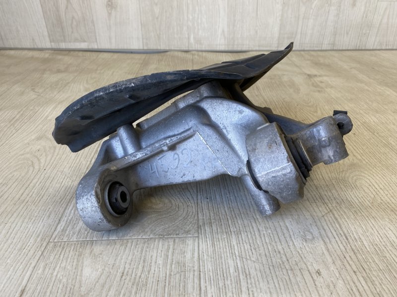 Цапфа задняя правая CHRYSLER 200 14-16 UF 2.4 ED6