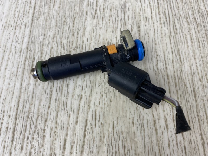 Форсунка топливная CHRYSLER 200 14-16 2015 UF 2.4 ED6 4593986AB Б/У