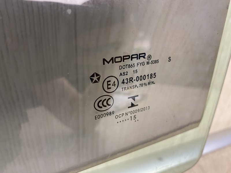 Стекло двери заднее левое 200 14-16 2015 UF 2.4 ED6