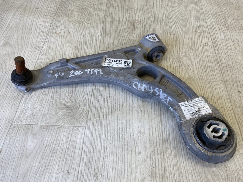 Рычаг передней подвески нижний левый CHRYSLER 200 14-16 2015 UF 2.4 ED6 68228521AG Б/У