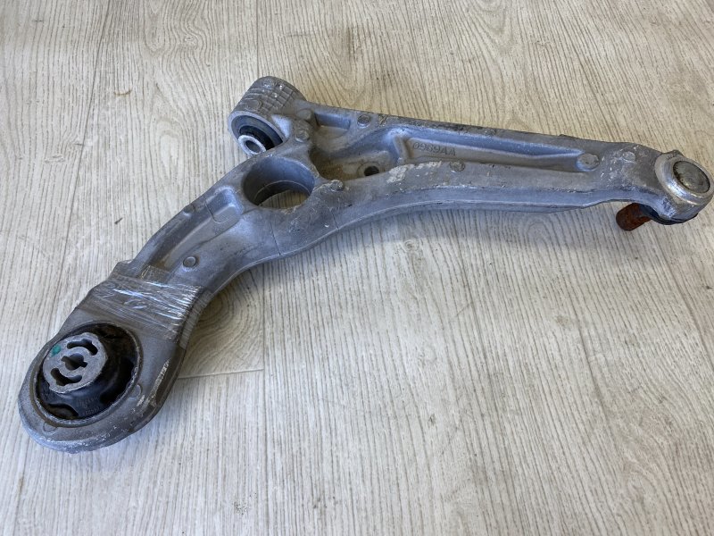 Рычаг передней подвески нижний левый CHRYSLER 200 14-16 UF 2.4 ED6