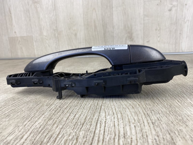 Ручка двери наружная задняя левая CHRYSLER 200 14-16 UF 2.4 ED6