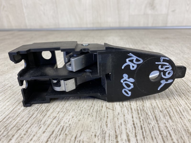 Ручка двери внутренняя правая 200 14-16 2015 UF 2.4 ED6