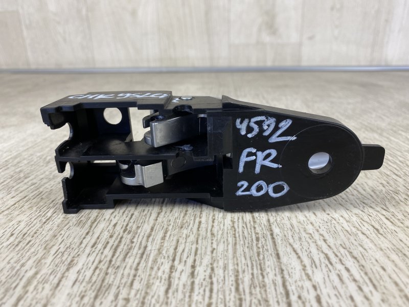 Ручка двери внутренняя правая 200 14-16 2015 UF 2.4 ED6