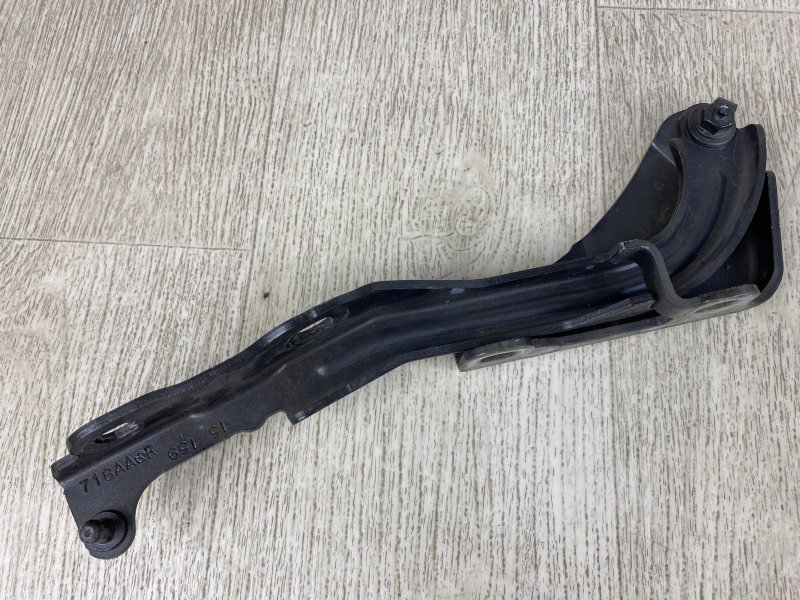 Петля капота правая CHRYSLER 200 14-16 UF 2.4 ED6
