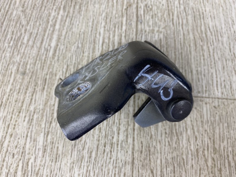 Петля двери нижняя правая 200 14-16 2015 UF 2.4 ED6