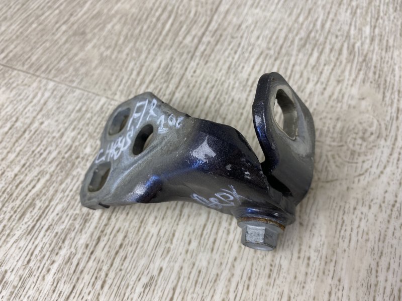 Петля двери верхняя правая 200 14-16 2015 UF 2.4 ED6