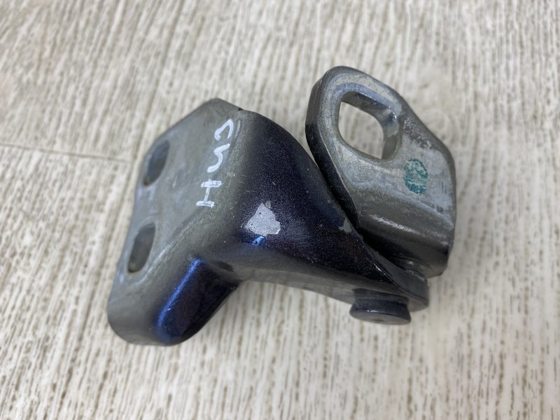 Петля двери нижняя левая CHRYSLER 200 14-16 2015 UF 2.4 ED6 68214359AD Б/У