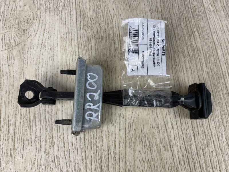 Ограничитель двери задний CHRYSLER 200 14-16 2015 UF 2.4 ED6 68145322AG Б/У