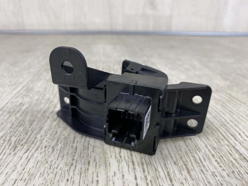 Кнопка стояночного тормоза 200 14-16 2015 UF 2.4 ED6