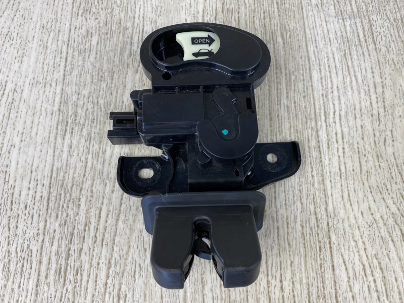 Замок крышки багажника CHRYSLER 200 14-16 2015 UF 2.4 ED6 68193094AC Б/У