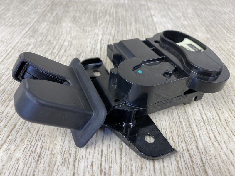 Замок крышки багажника 200 14-16 2015 UF 2.4 ED6