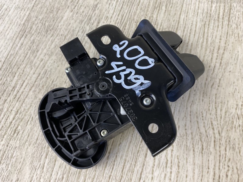 Замок крышки багажника 200 14-16 2015 UF 2.4 ED6