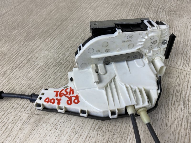 Замок двери задний правый CHRYSLER 200 14-16 UF 2.4 ED6