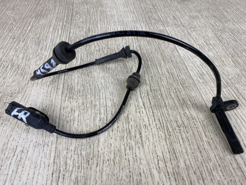 Запчасть датчик abs передний CHRYSLER 200 14-16 2015 UF 2.4 ED6 68160057AC Б/У Датчик ABS передний CHRYSLER 200 14-16 2015 UF 2.4 ED6 68160057AC Б/У