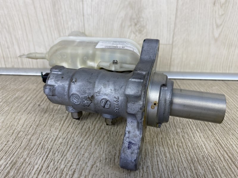 Главный тормозной цилиндр 200 14-16 2015 UF 2.4 ED6